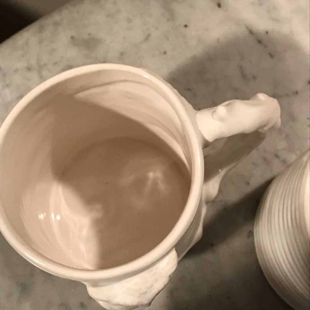 Set of Pottery Barn mugs. - Picture 4 of 6